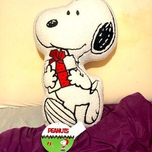 Peanuts Snoopy Winter Christmas Decorative Pillow